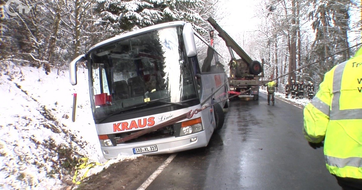 Unfall mit vollbesetztem Schulbus
