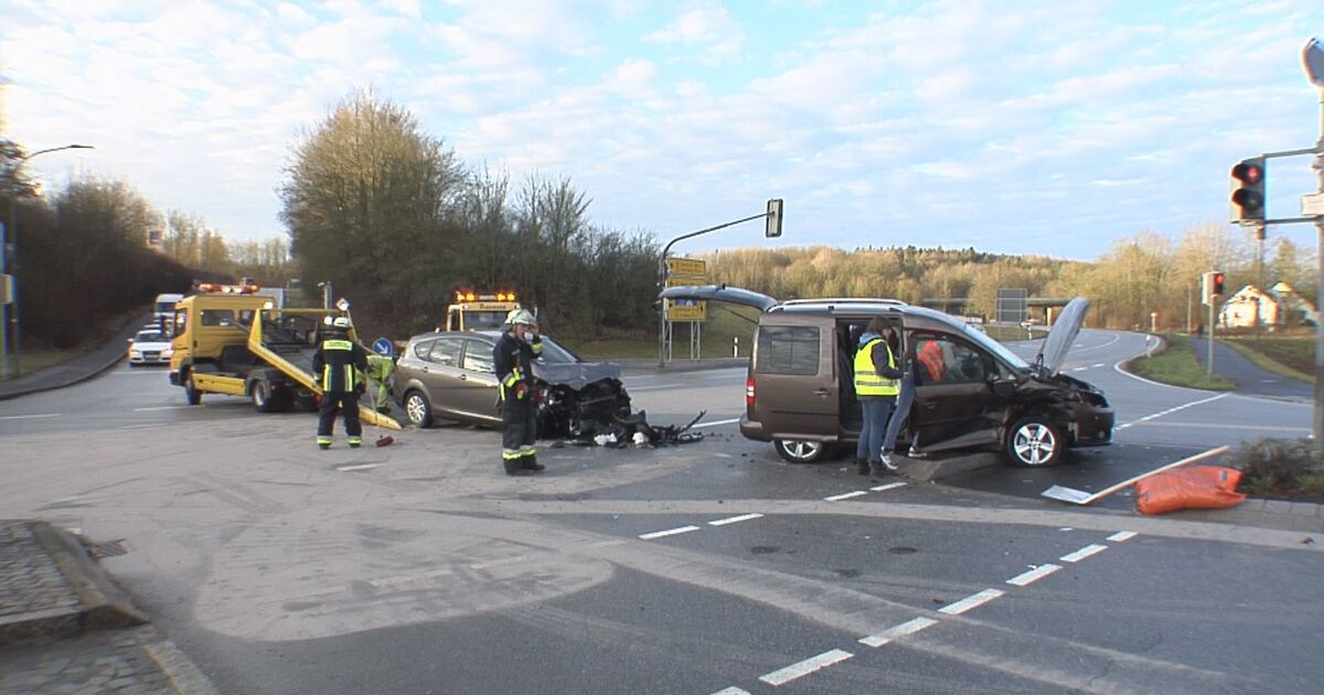 Sulzbach Rosenberg Unfall Mit Hohem Sachschaden Und Einem Verletzten Oberpfalz Tv