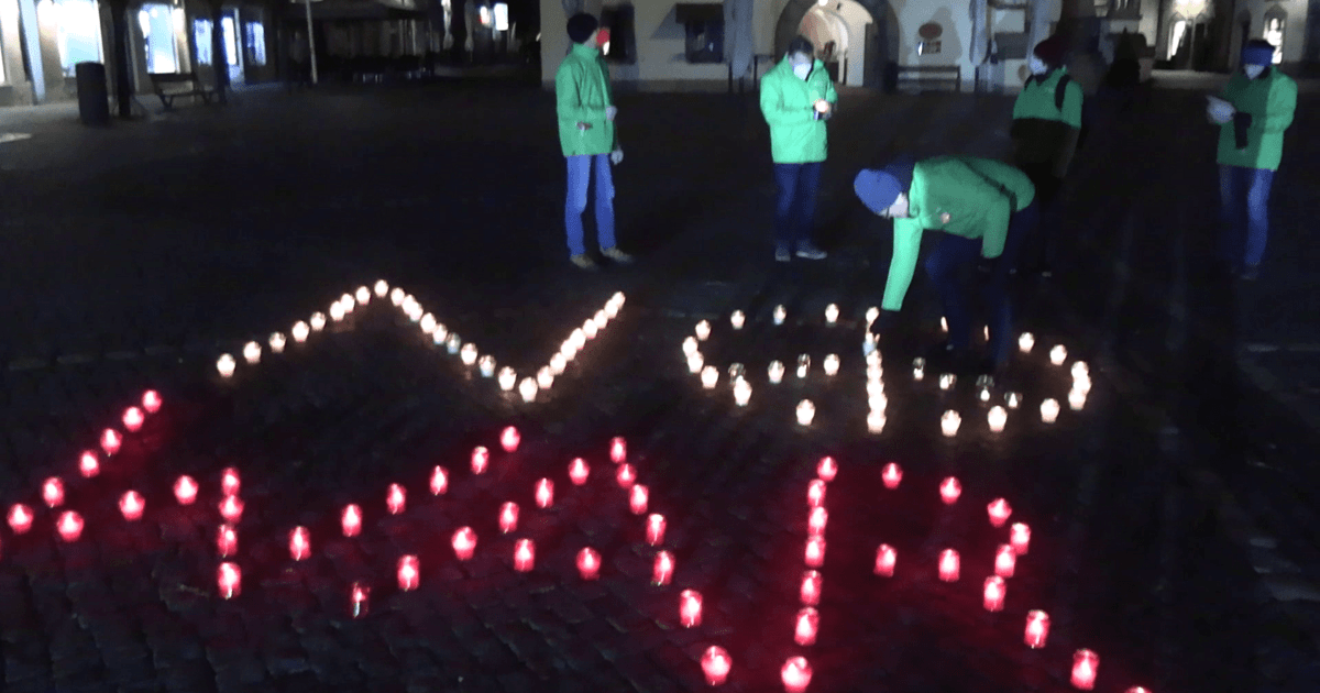 Leuchtendes Zeichen gegen den Ukraine-Krieg