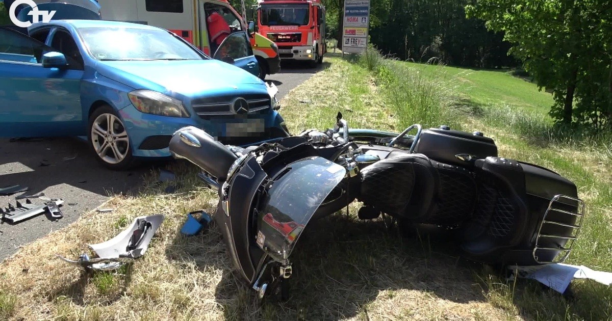 Schwerer Verkehrsunfall: Drei Menschen verletzt | Oberpfalz TV