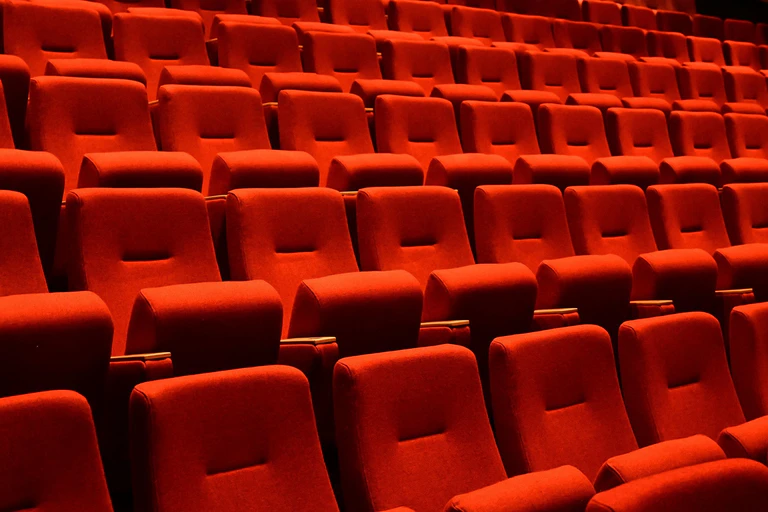 — © https://pixabay.com/photos/theater-noordwijk-cinema-8569119/