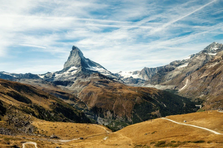 — © https://pixabay.com/de/photos/alpen-matterhorn-schweiz-natur-9919976/